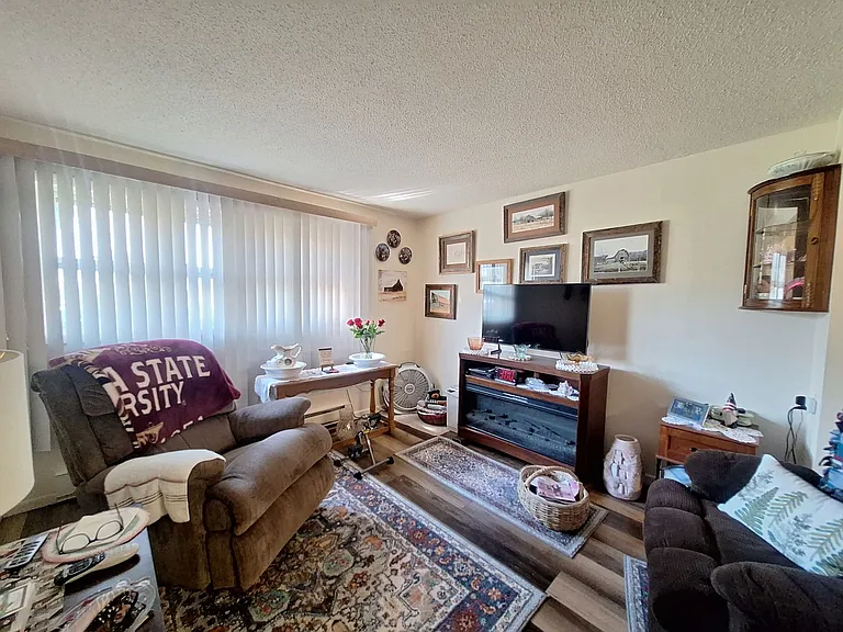 2406 Hill Ave — Photo 14