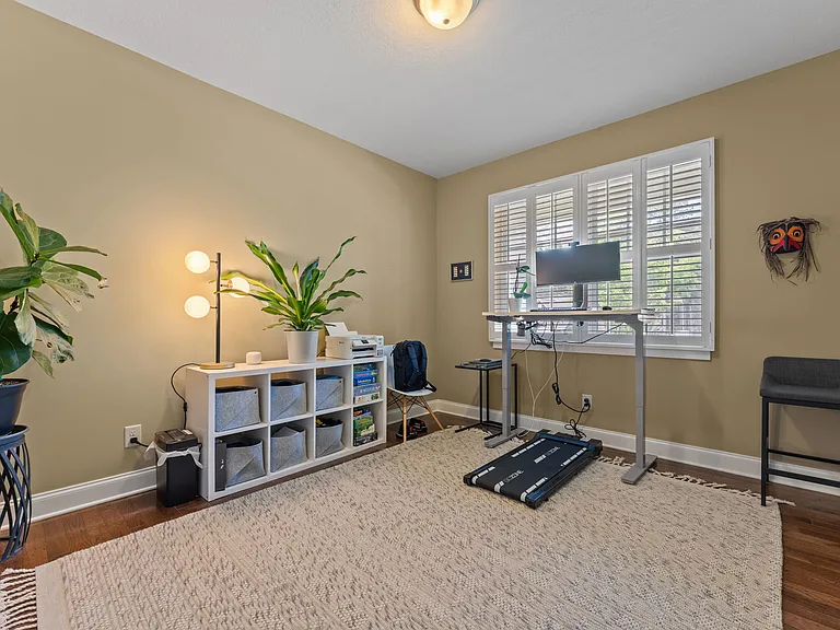 155 Devon Cir — Photo 14