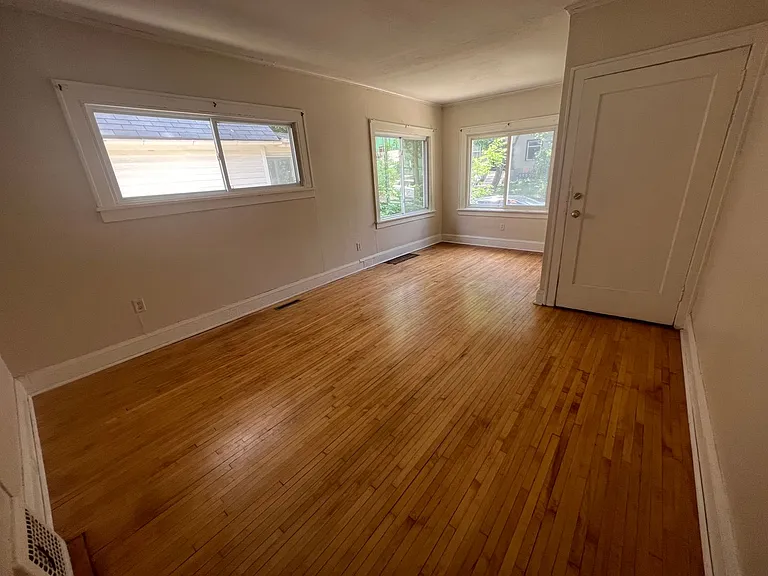 240 Irving Ave North — Photo 4