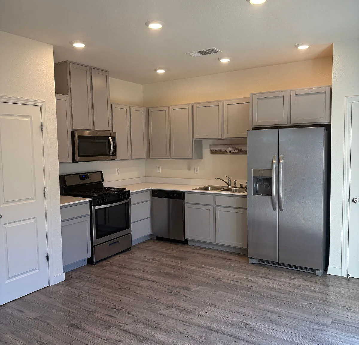 3 bed, 2.5 bath, 1336 sqft, $2,300 — Photo 2