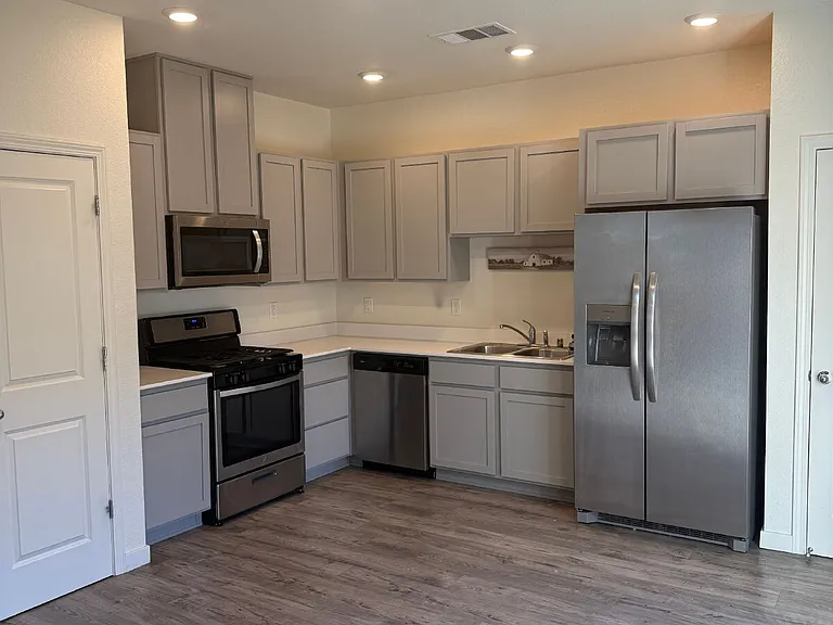 8540 Stormy Sky Ln — Photo 2