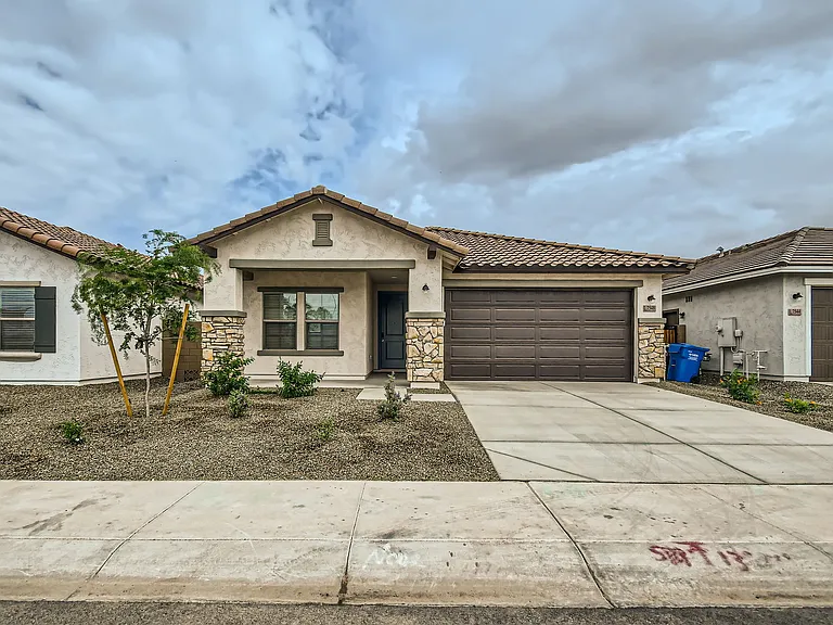 7548 W Park — Photo 1