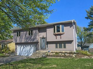 2210 Winchester Dr, Champaign, IL