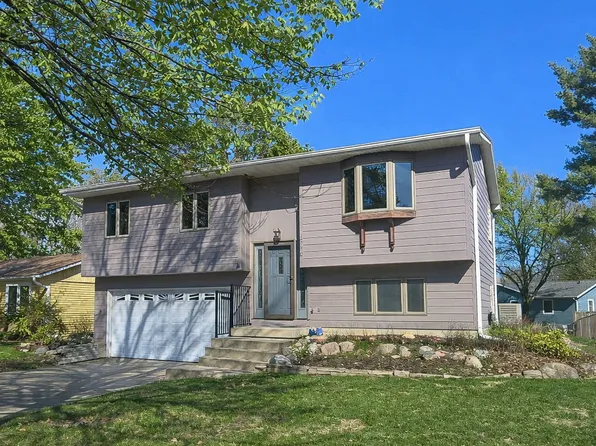 2210 Winchester Dr, Champaign, IL 61821