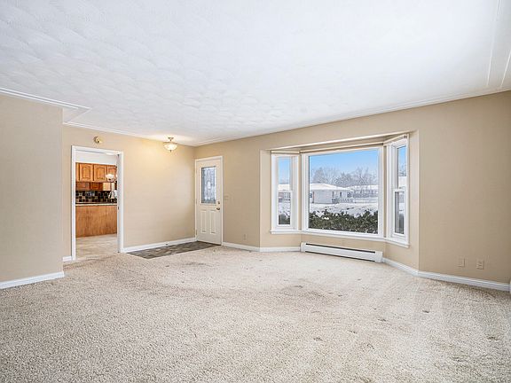 4th image of 2215 Rosewood Ave