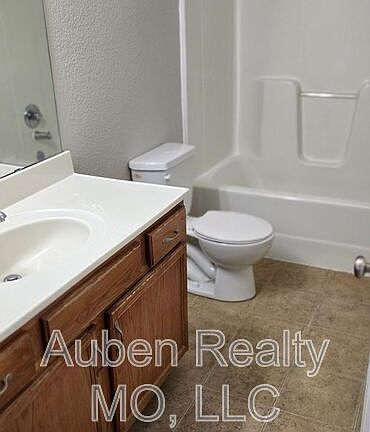 3rd image of 9406 N Gower Ave