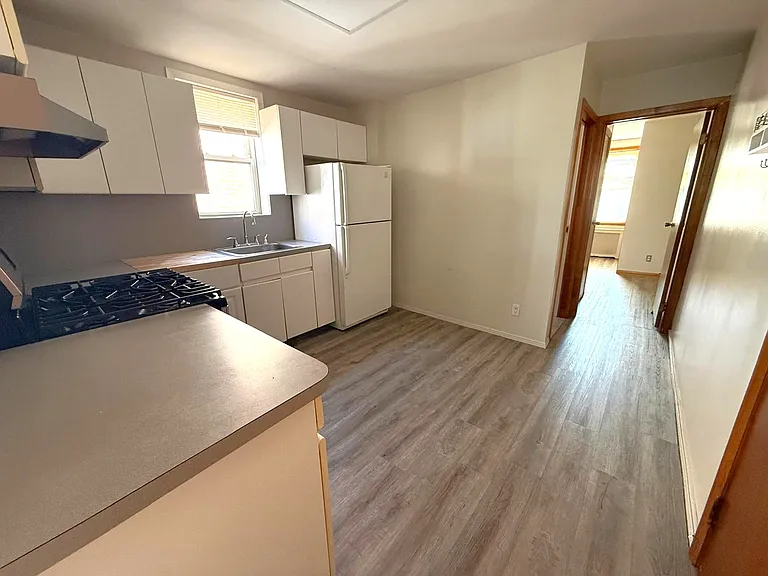 1722 Lurting Ave #2L — Photo 3