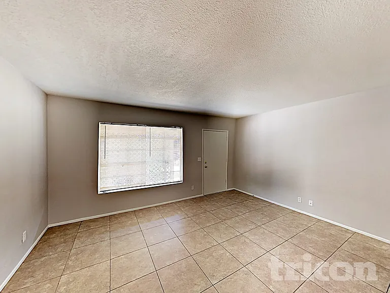 667 W Ivanhoe St — Photo 5