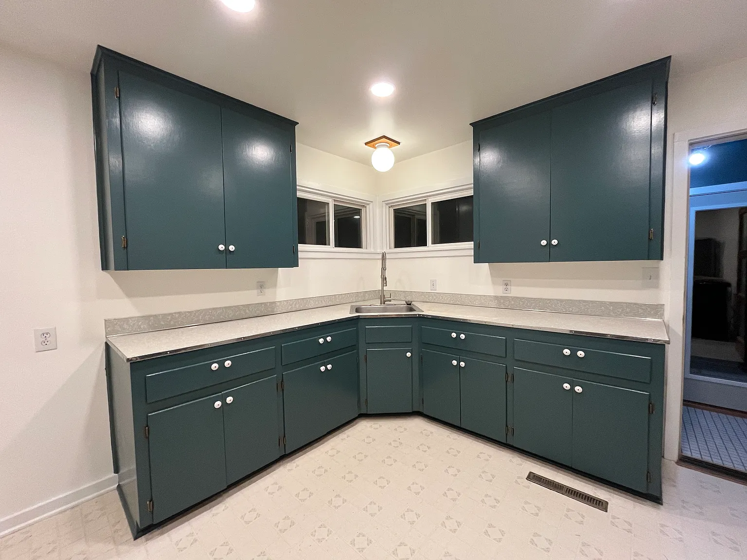 2 bed, 800 sqft, $1,500 — Photo 2