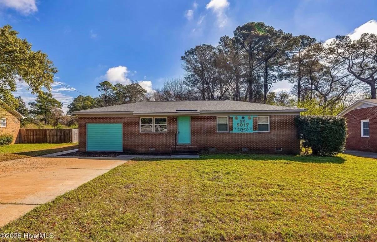 4 bed, 1300 sqft, $2,700 — Photo 1