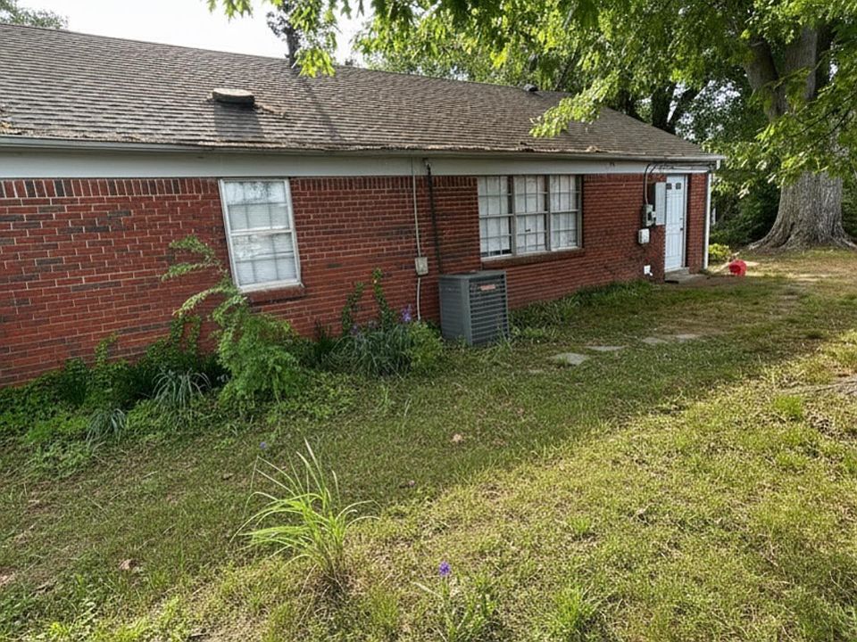 2nd image of 3131 Curtis St