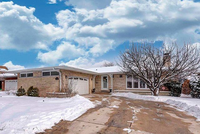 1st image of 1429 Deerpath Ln