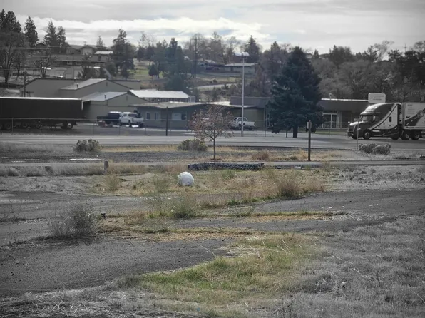702 NE Highway 97, Madras, OR 97741