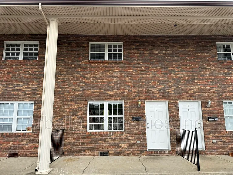 133 Walker St — Photo 1