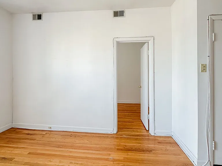 3040 N Greenview Ave #3 — Photo 6
