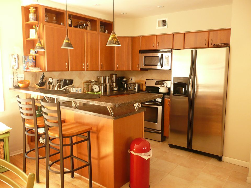 2nd image of 1327-29 South St