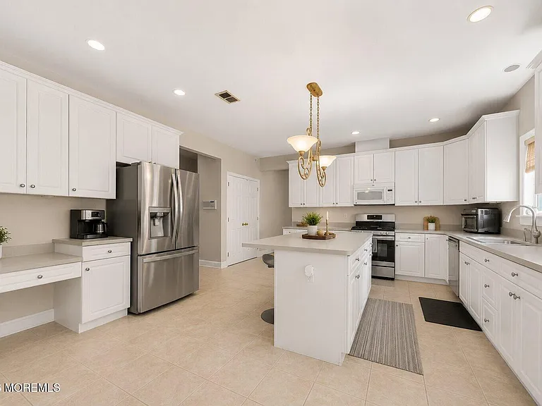 14 Heathrow Ct — Photo 11