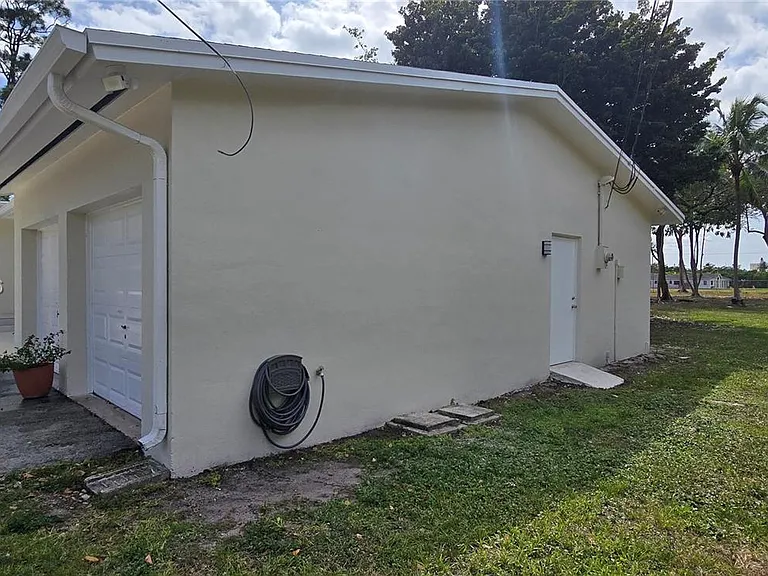 6500 SW 82nd Ave — Photo 45