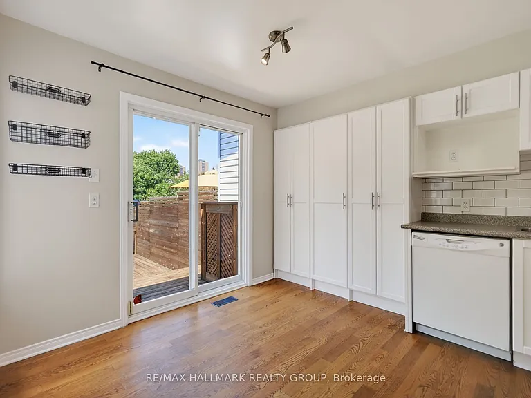 130 College Cir — Photo 11