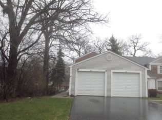 50 Hickory Ln, Cary, IL 60013