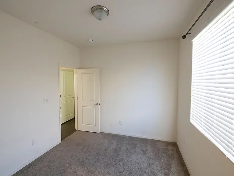 1604 Sidonia St — Photo 12