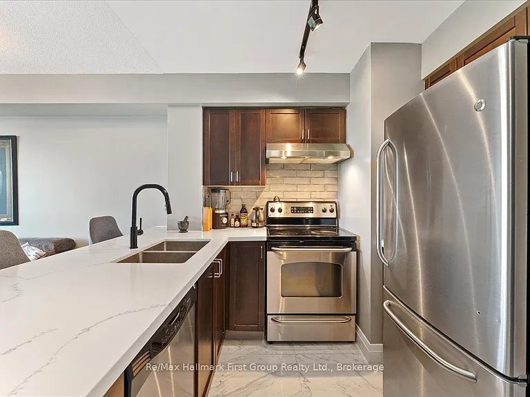 340 Watson St W #416 — Photo 5