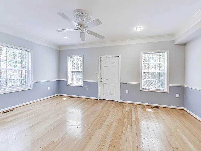 5713 Eads St NE — Photo 8