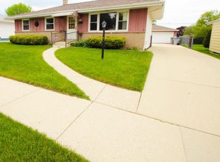 2410 W Edgerton Ave, Milwaukee, WI 53221