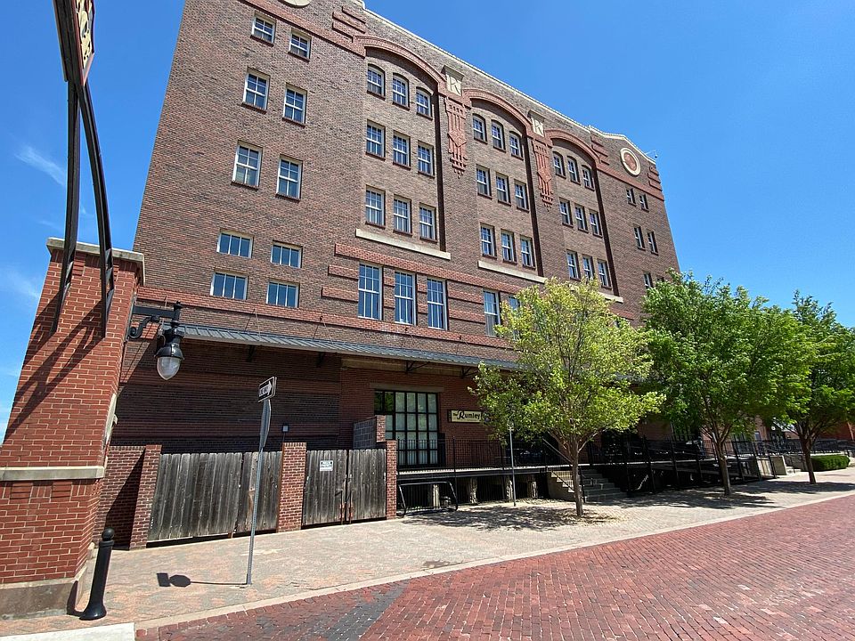 Main Entrance on Mead St