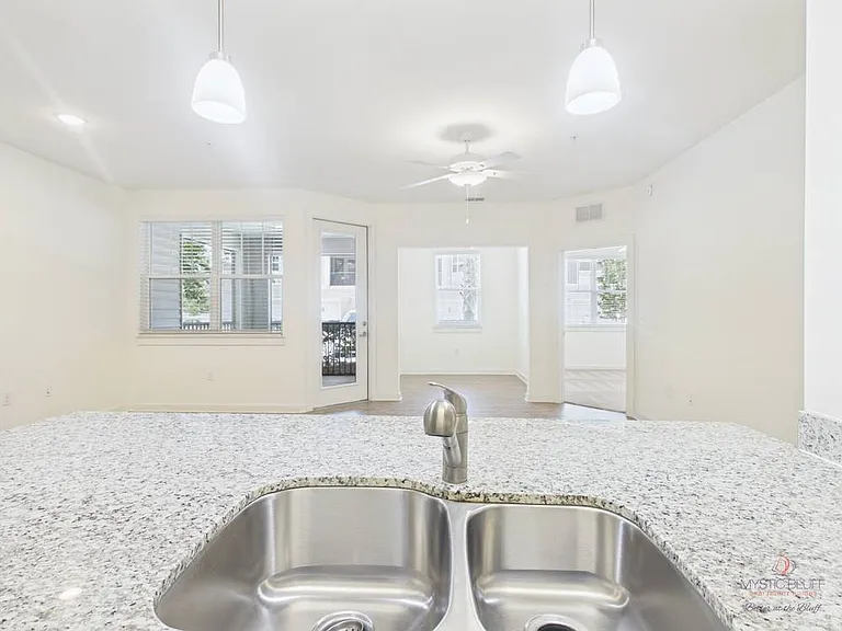 305 Mohegan Ave #8101 — Photo 10
