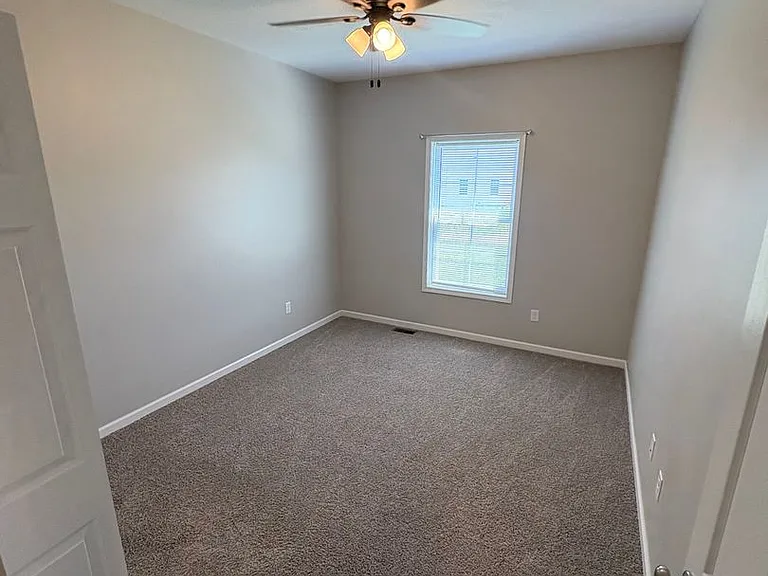 701 Stephanie Ct — Photo 10