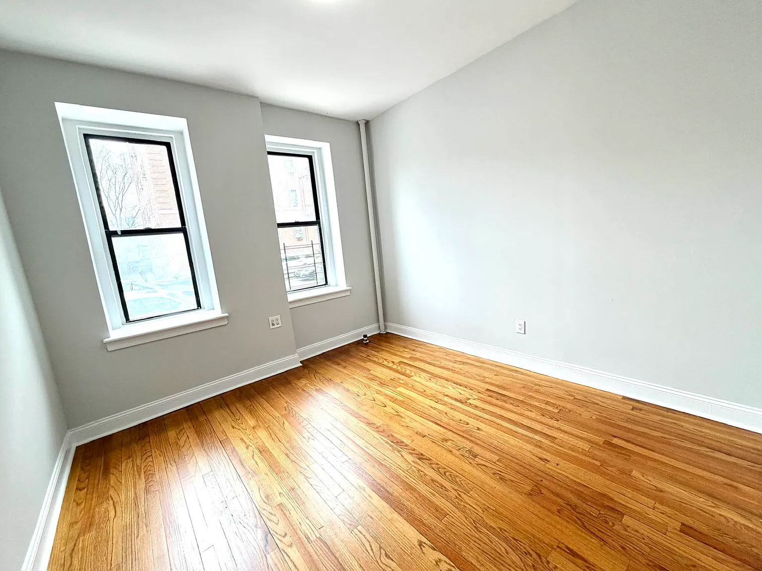 1087 Madison Street — Photo 2