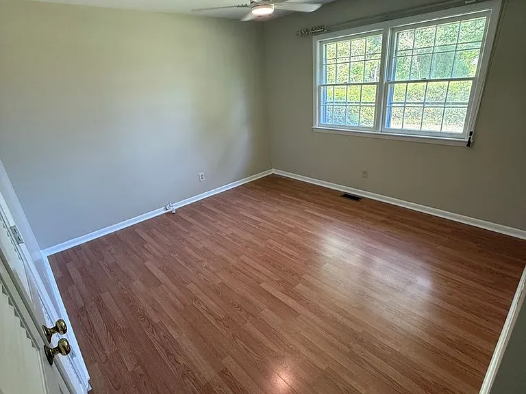 117 Windemere Rd — Photo 17