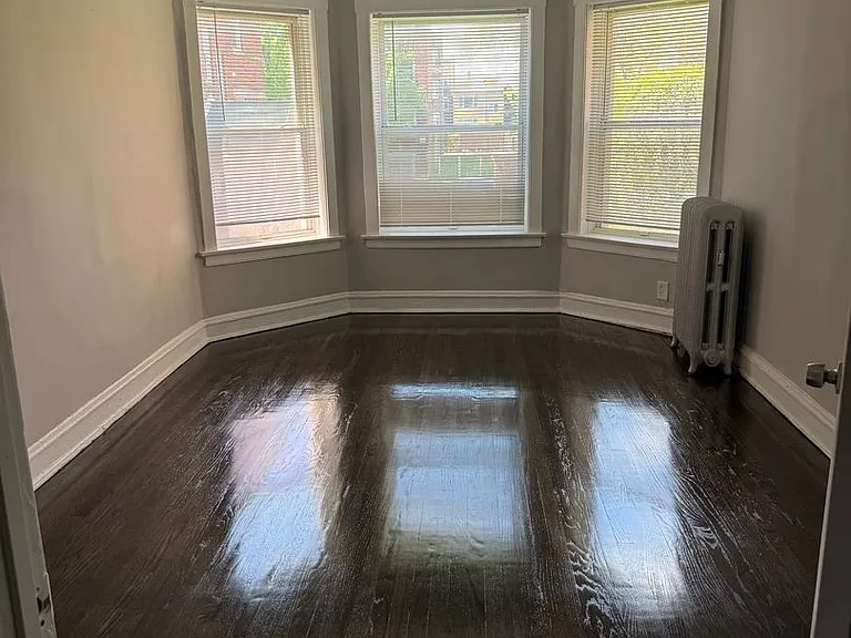 SPACIOUS 2 BEDROOM APARTMENTS AVAILABLE — Photo 3