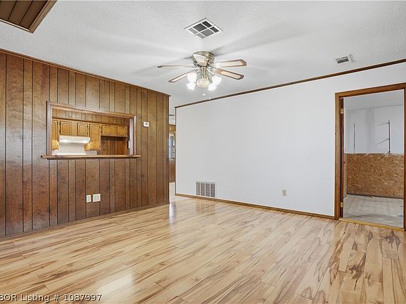 4th image of 101 Taylor Dr