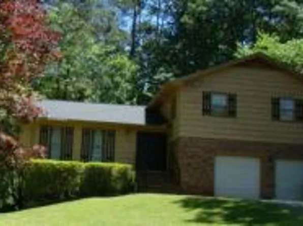 818 Bradford Ct, Lilburn, GA 30047