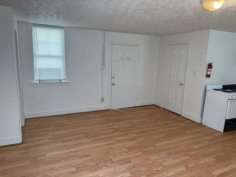 123 W Burke St — Photo 7
