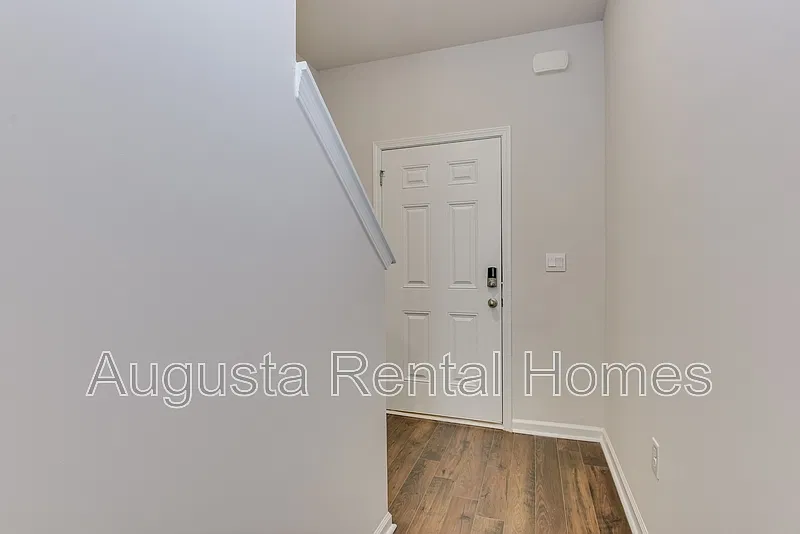 3 bed, 2.5 bath, 1435 sqft, $1,910 — Photo 4
