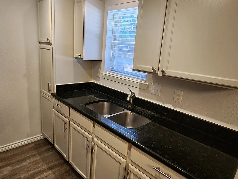 215 Eleanor Ave — Photo 23