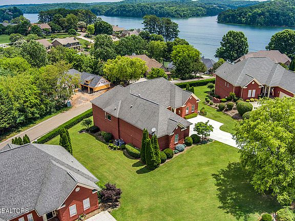 3rd image of 203 Todaly Cir