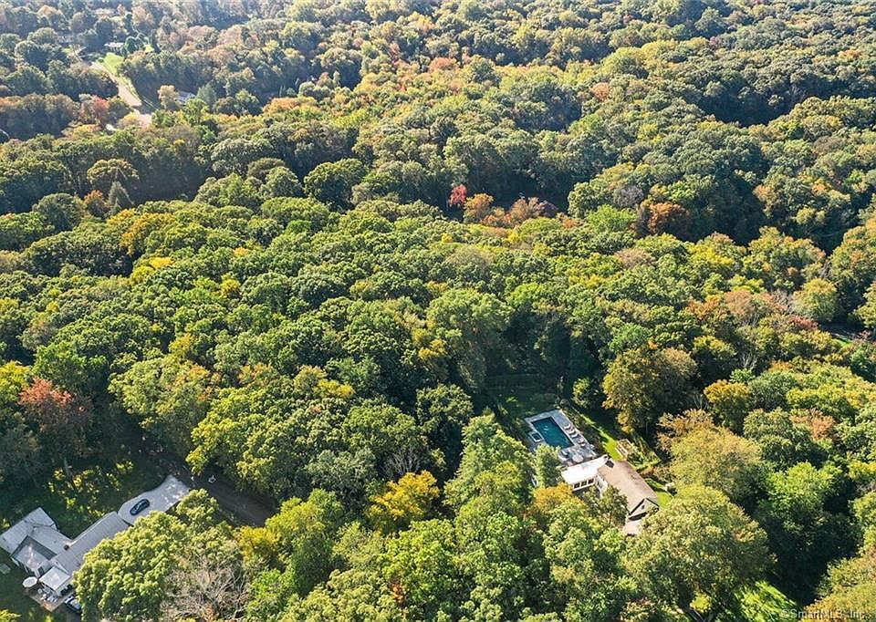 2nd image of 124 Pinewood Rd