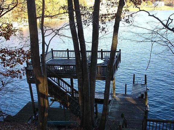 5th image of 404 Hilltop Dr