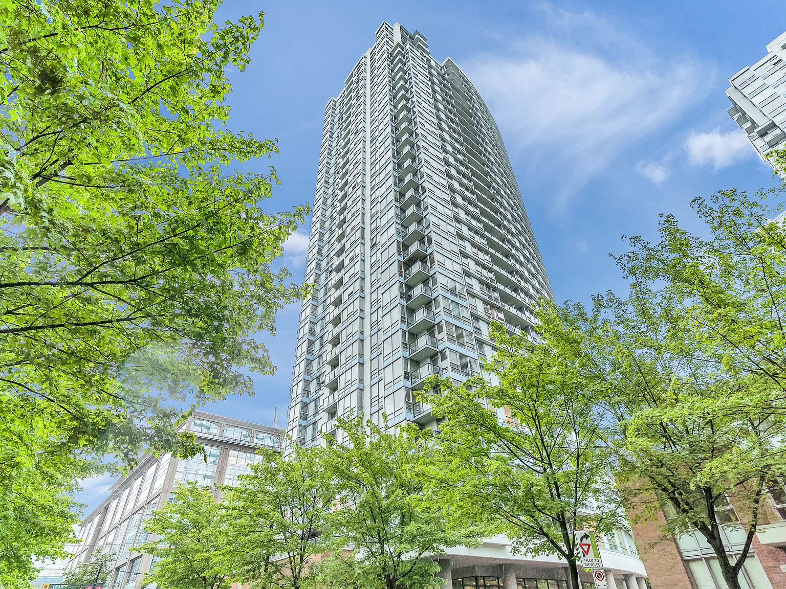 939 Expo Boulevard Vancouver — Photo 1