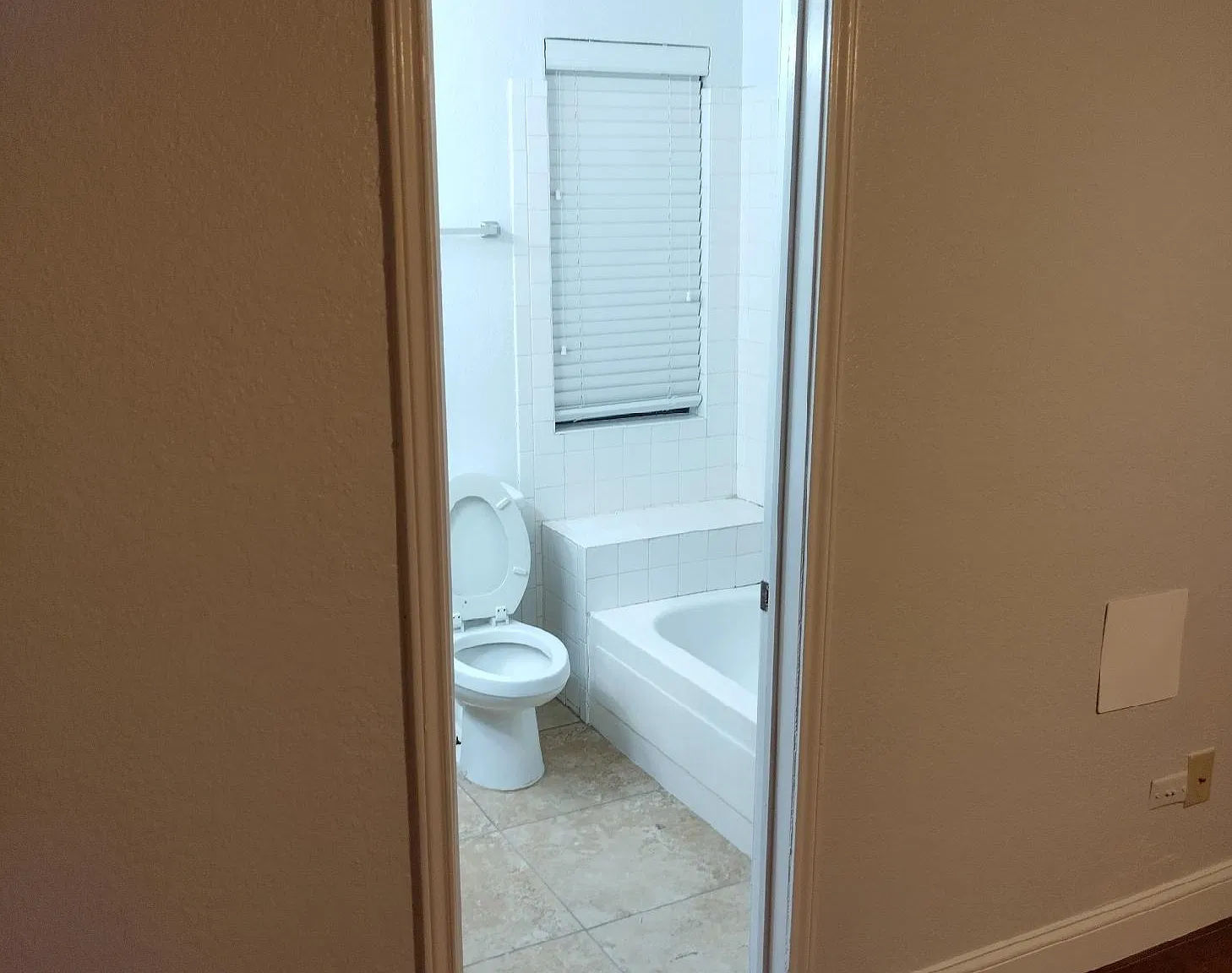 3 bed, 1239 sqft, $2,000 — Photo 2