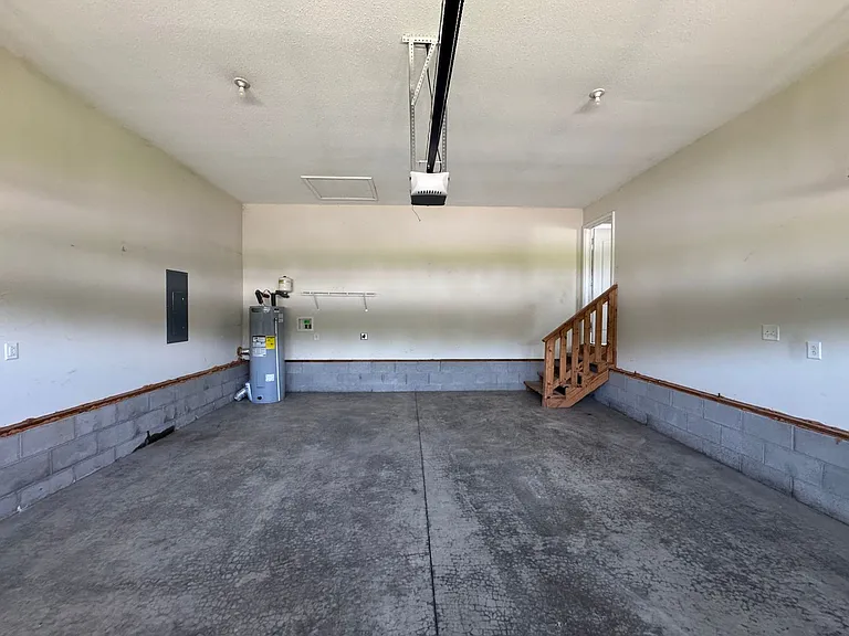 371 Andrew Dr — Photo 33