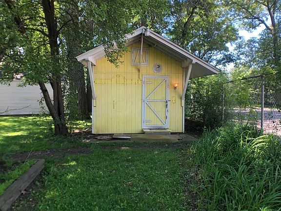 4th image of 825 Daffodil Dr