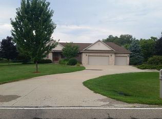 1717 E Hyde Rd, Saint Johns, MI 48879