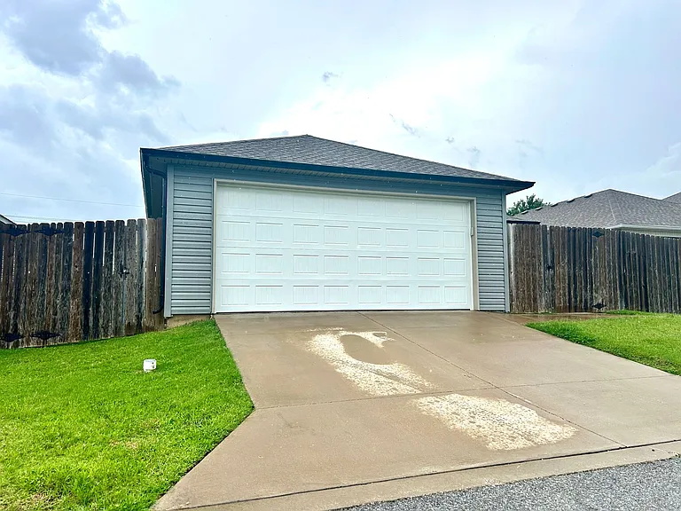 1324 S Morningside Dr — Photo 16