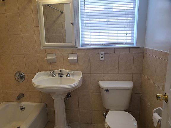 5th image of 2225 Fenton Ave Floor 1