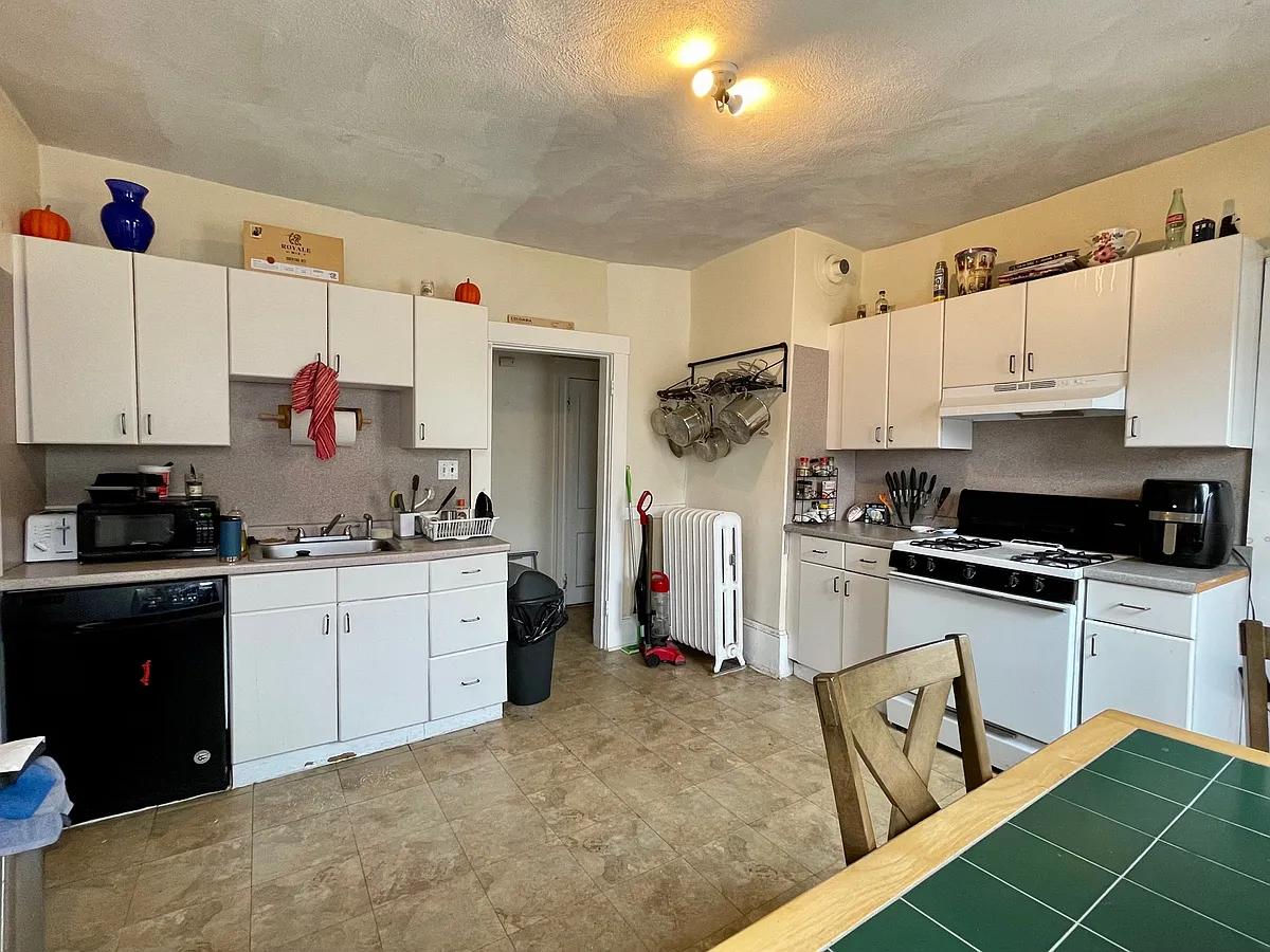 Building Photo - 97 Kilsyth Rd #3F